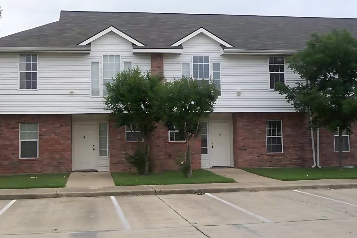 1411 Summit 3