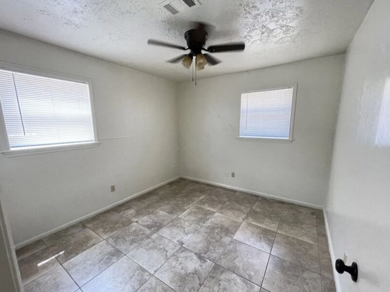 2408 Bandera #B
