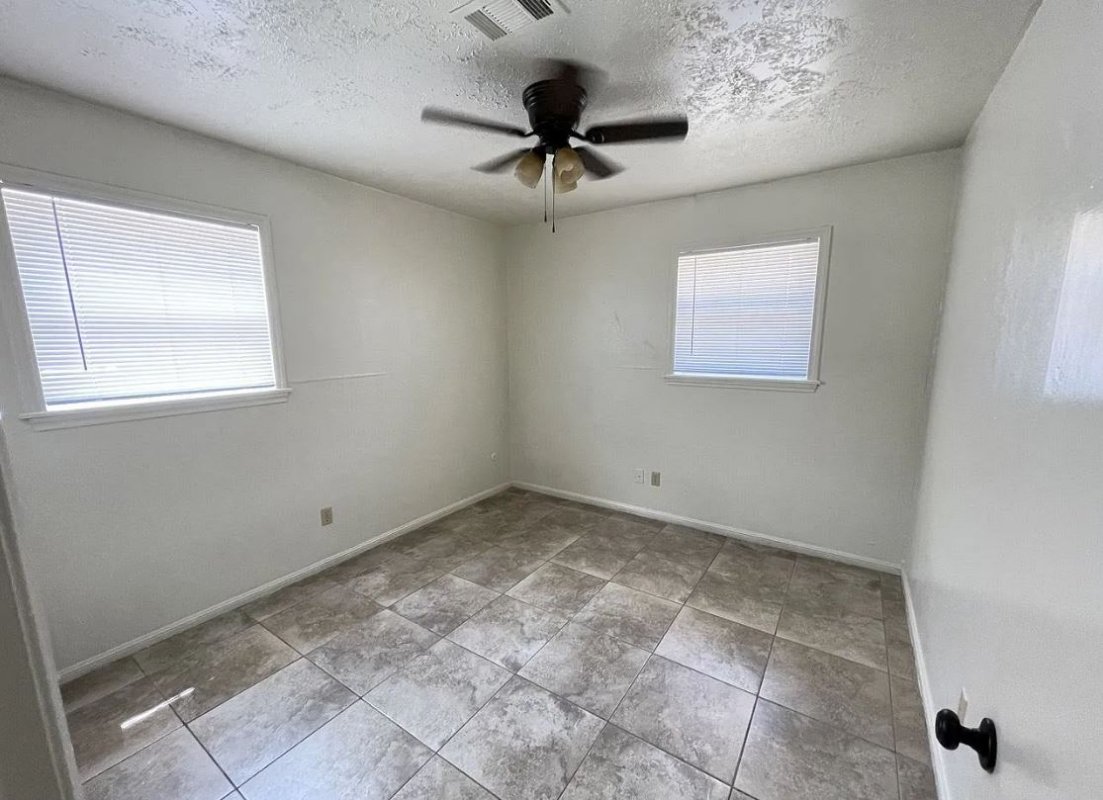 2408 Bandera #B